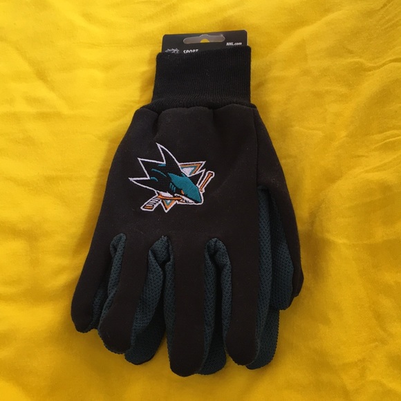Fanatics Other - Host Pick! NWT men’s San Jose Sharks (NHL) Sport Utility Gloves. One size.